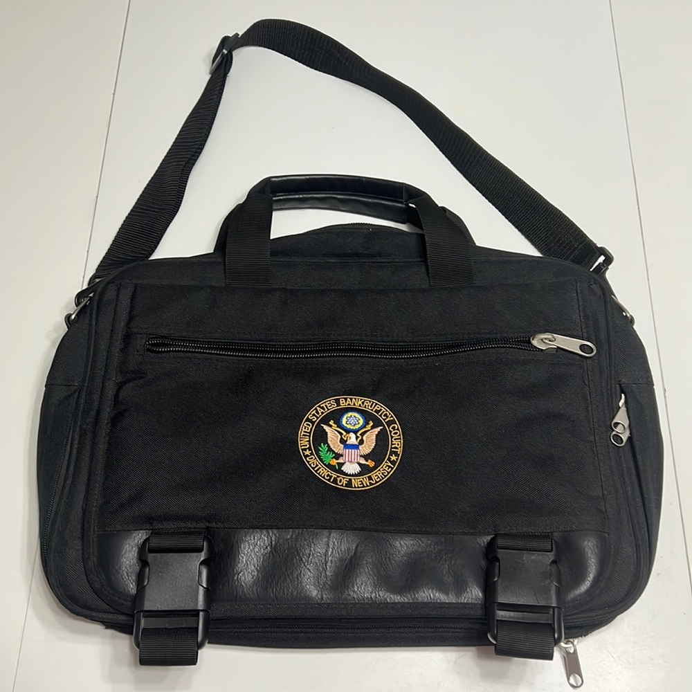 Sleek Black Messenger Bag with Durable Design